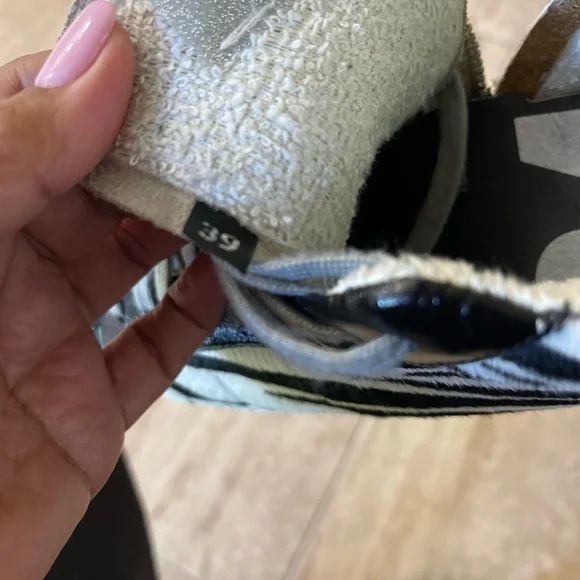 P488 black & silver sneakers size 39 which is size 9 Gently used - Picture 5 of 7